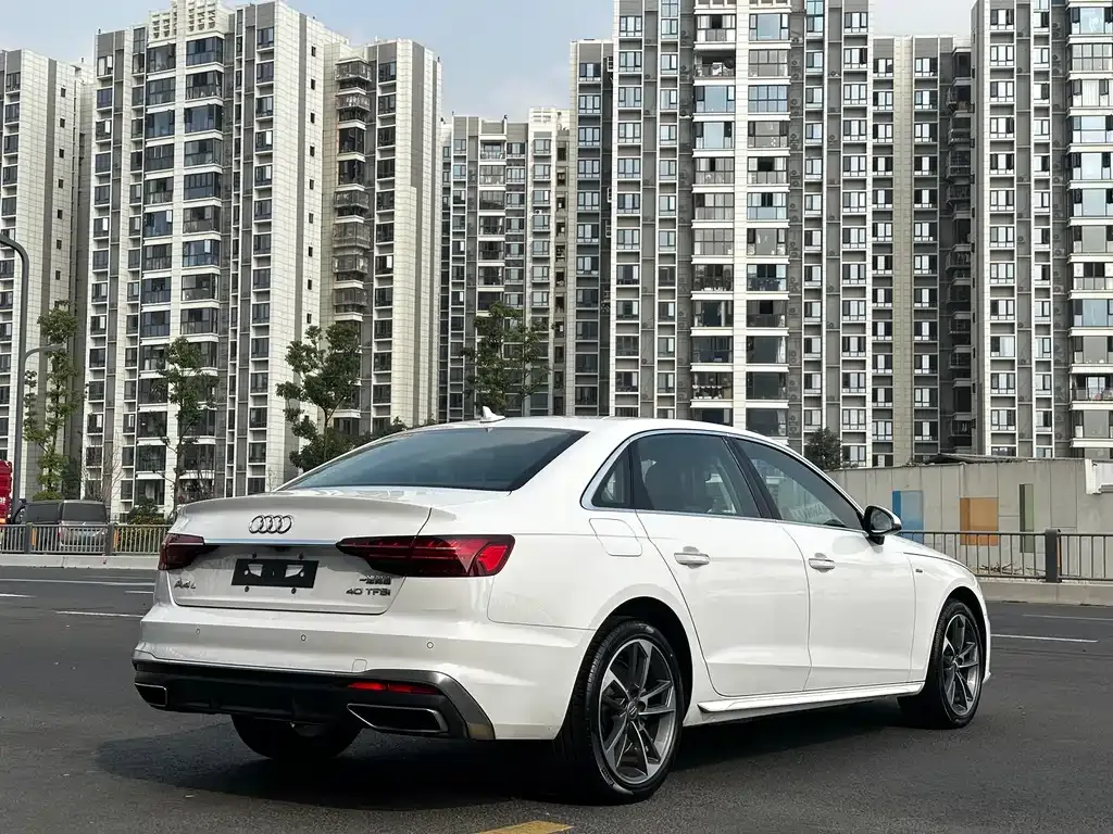 Audi A4L 2021 из CN, фото 6