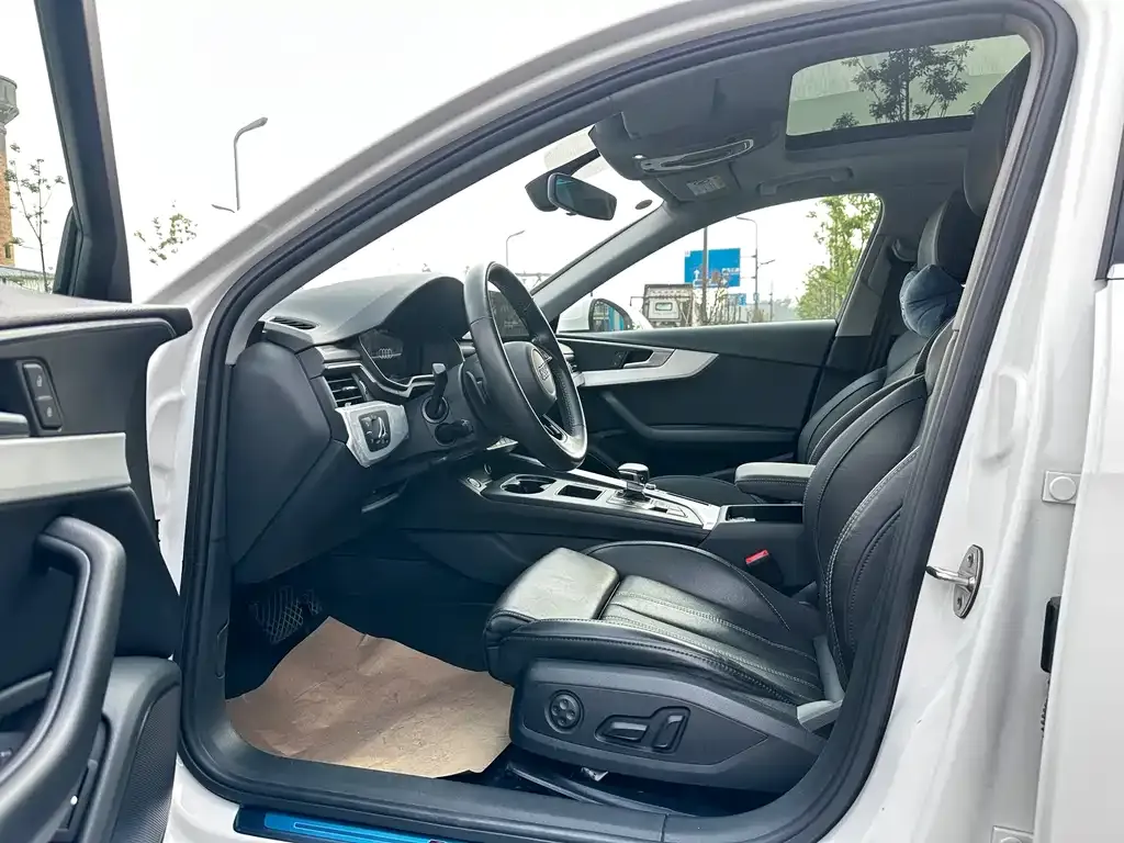 Audi A4L 2021 из CN, фото 8