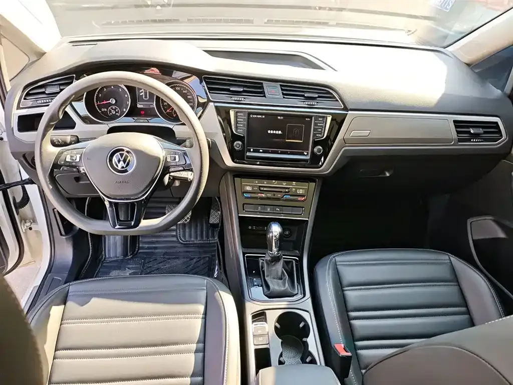 Volkswagen Touran 2021 из CN, фото 10