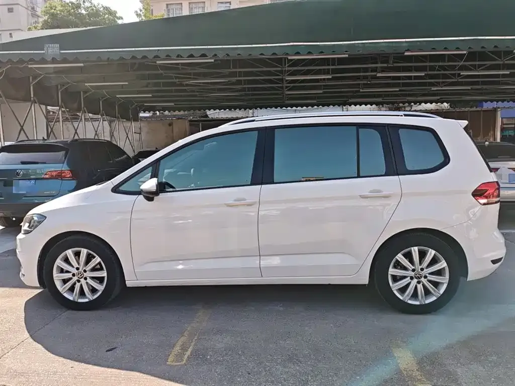 Volkswagen Touran 2021 из CN, фото 5