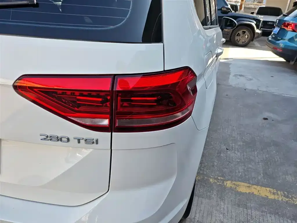 Volkswagen Touran 2021 из CN, фото 8