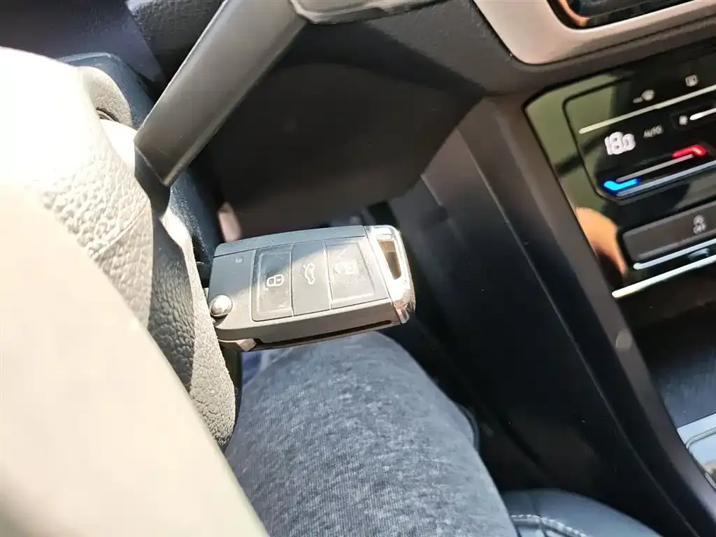 Volkswagen Touran 2021 из CN, фото 9