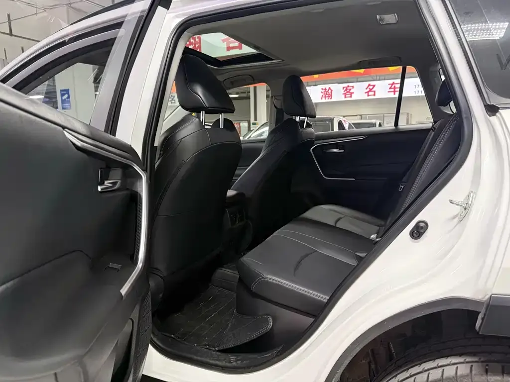 Toyota Wildlander 2021 из CN, фото 9