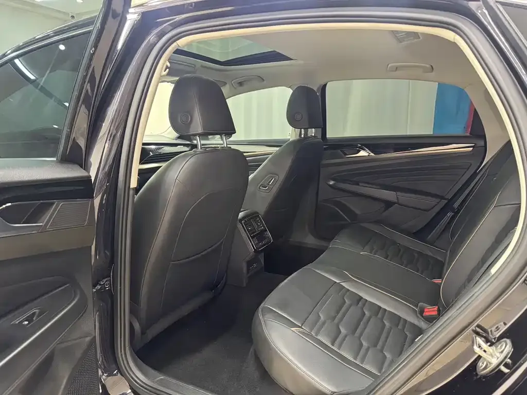 Volkswagen Passat 2021 из CN, фото 8