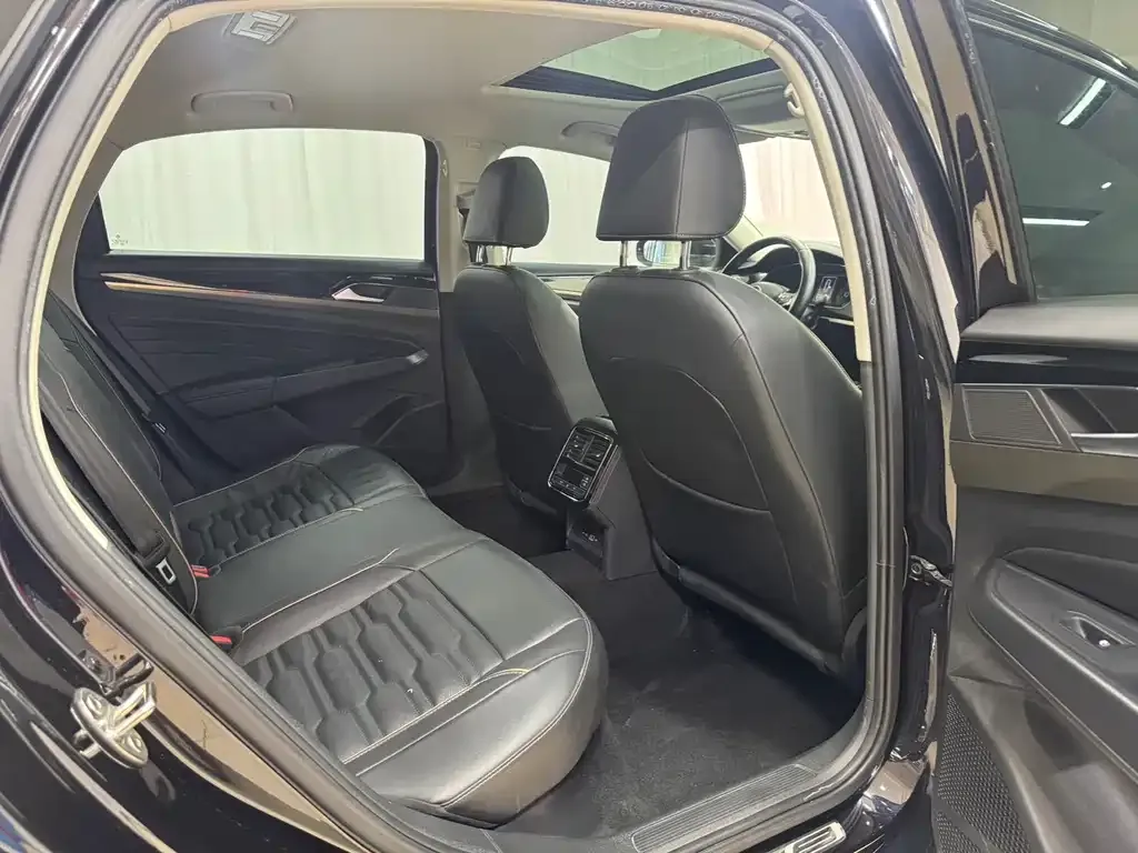 Volkswagen Passat 2021 из CN, фото 9