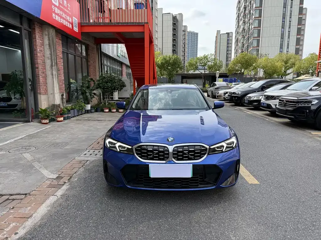 BMW 3 Series 2023 из CN, фото 2