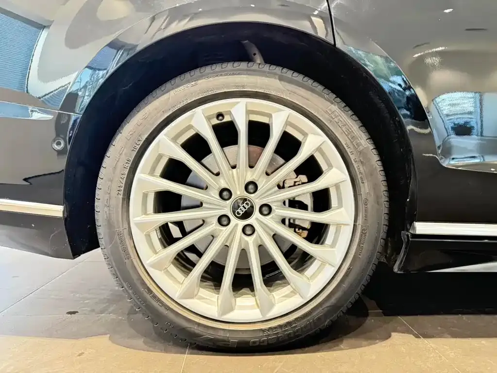 Audi A8 2023 из CN, фото 10