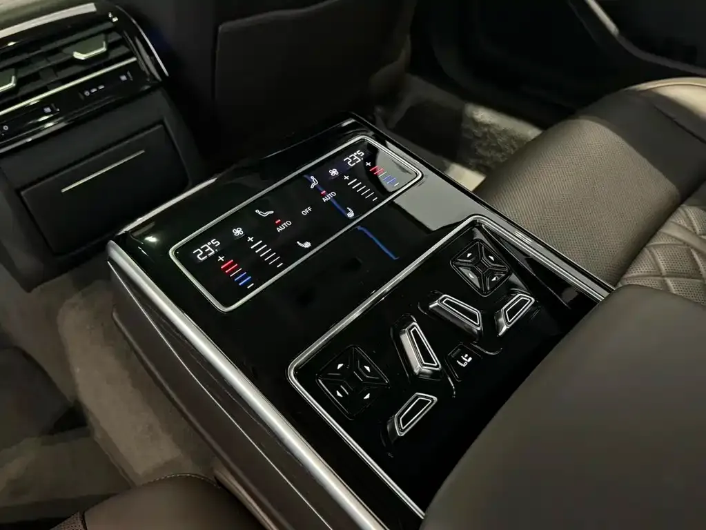 Audi A8 2023 из CN, фото 9