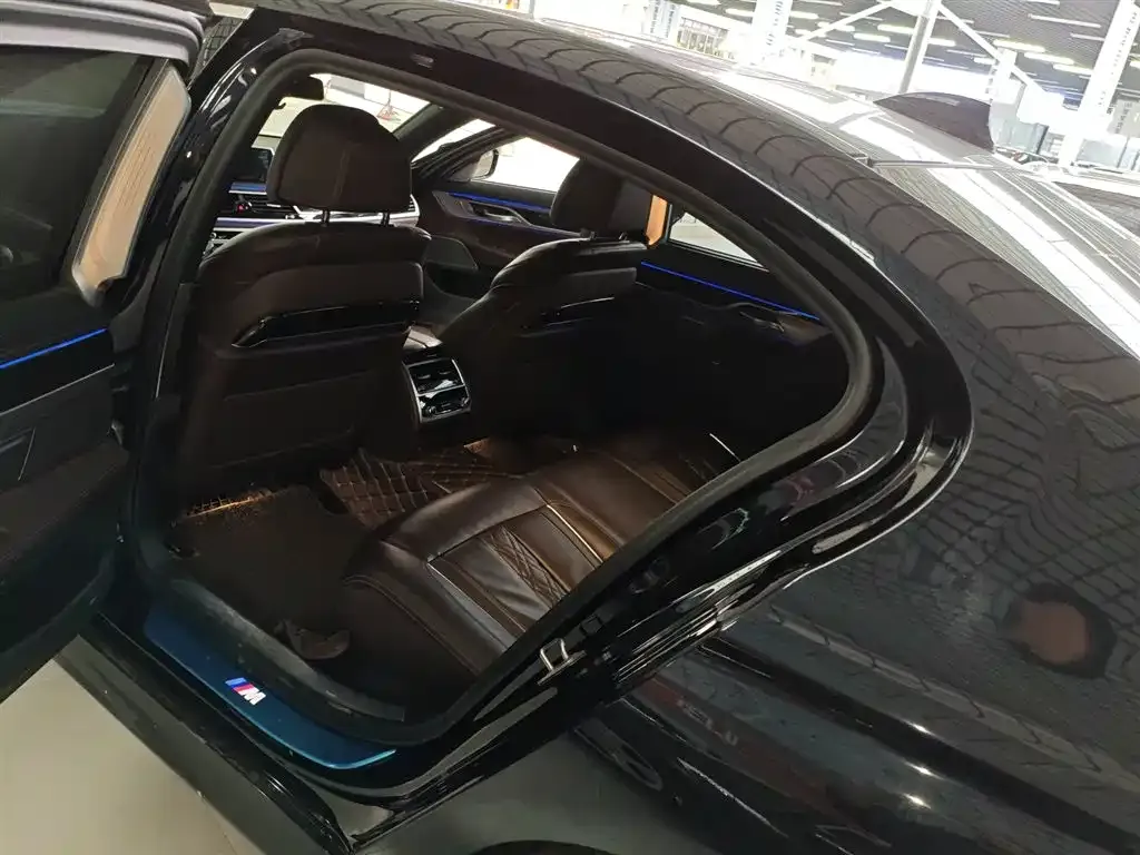 BMW 7 Series 2021 из CN, фото 5
