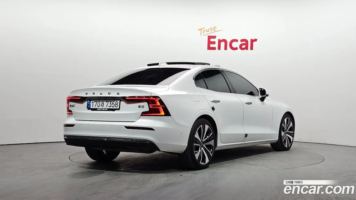 Volvo S60 2024 из KR, фото 2