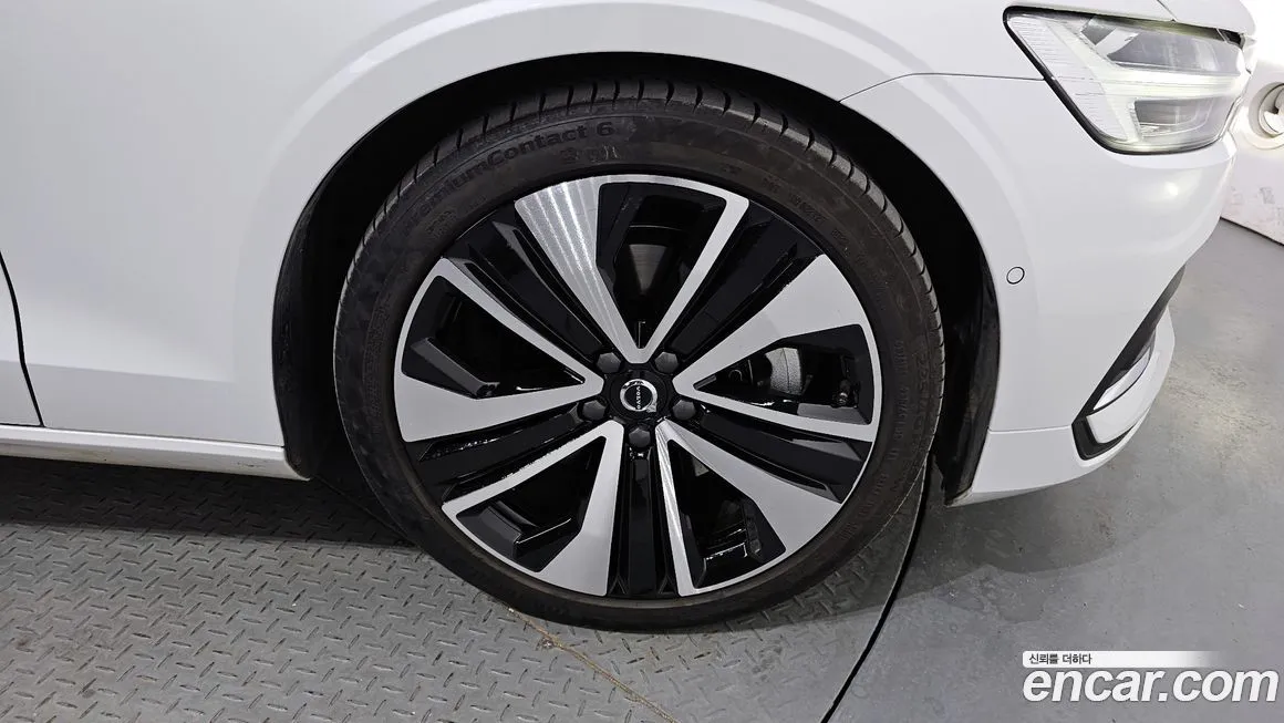Volvo S60 2024 из KR, фото 5