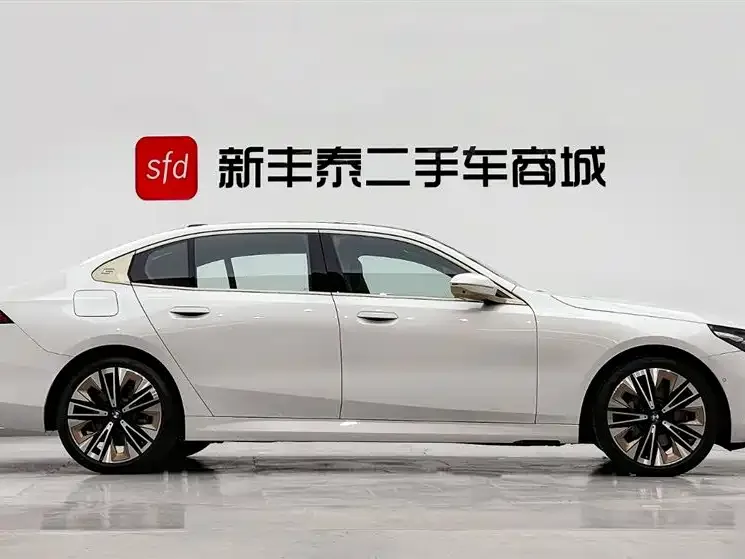 BMW 5 Series 2024 из CN, фото 3