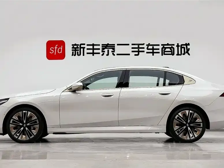 BMW 5 Series 2024 из CN, фото 4