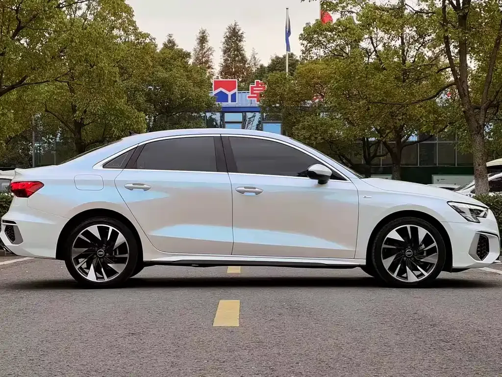 Audi A3 2023 из CN, фото 4