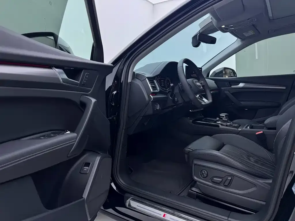 Audi Q5L 2022 из CN, фото 5