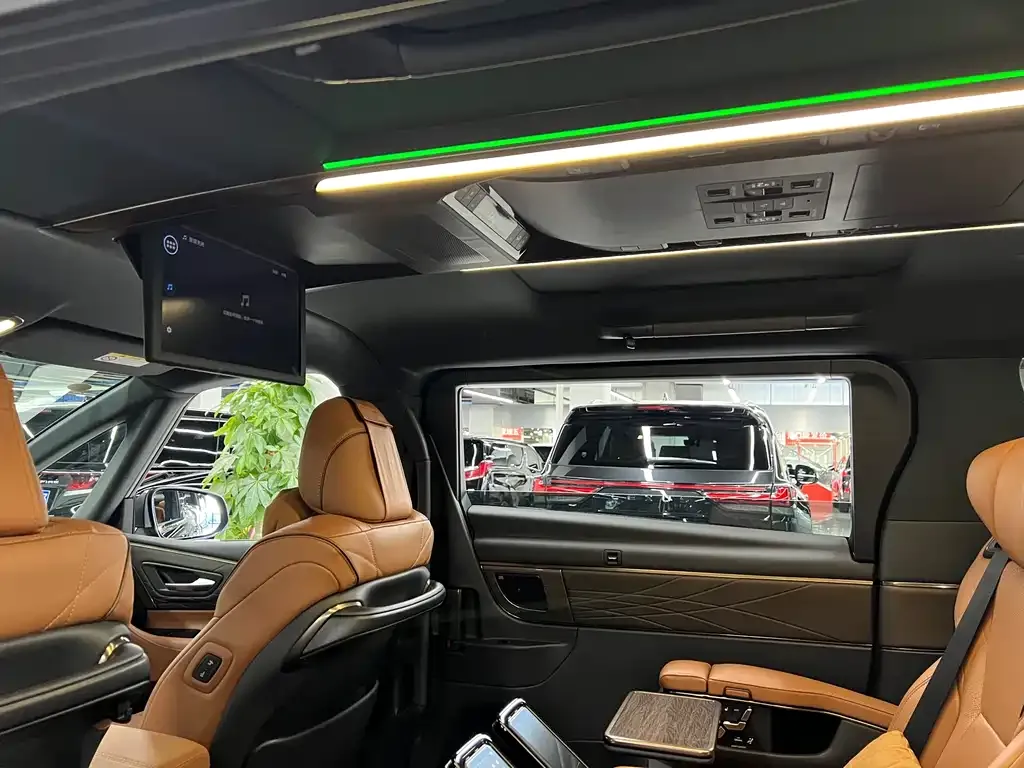 Toyota Alphard — фото 10