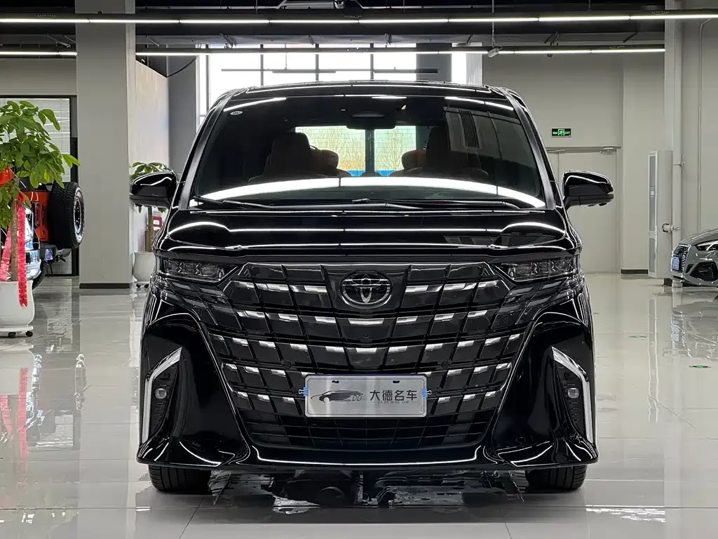 Toyota Alphard — фото 2