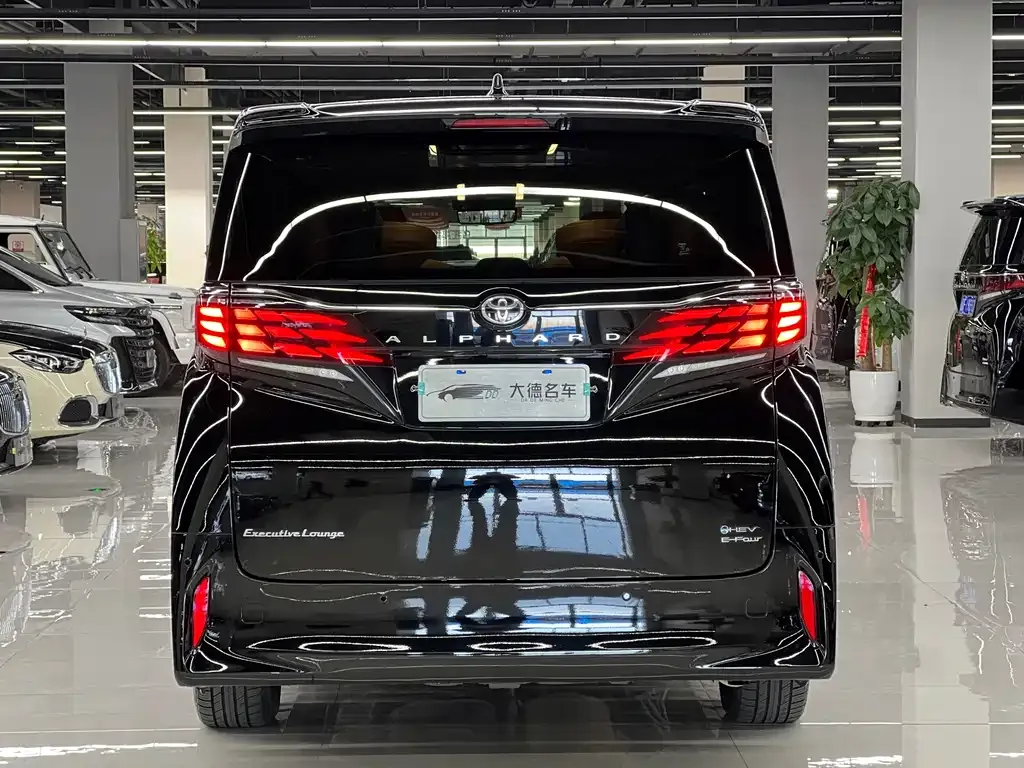 Toyota Alphard — фото 5