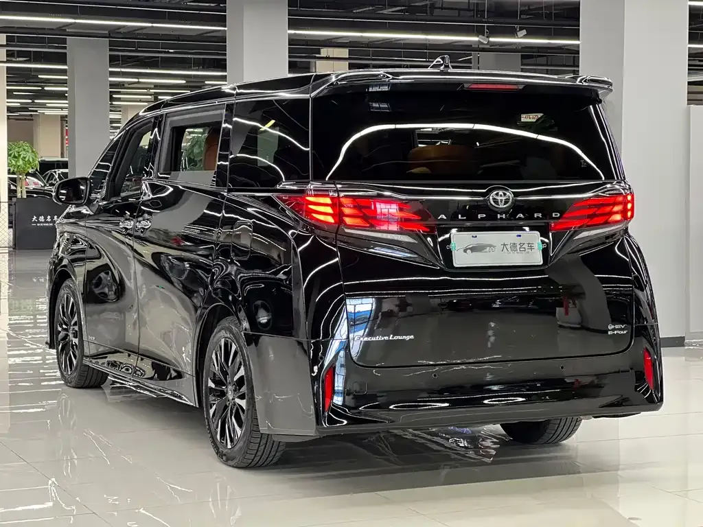 Toyota Alphard — фото 6