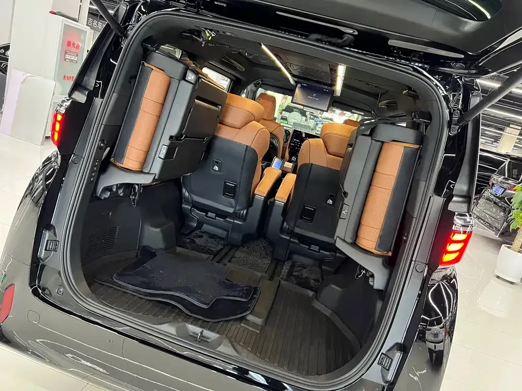 Toyota Alphard — фото 8