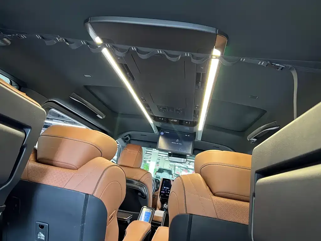 Toyota Alphard — фото 9