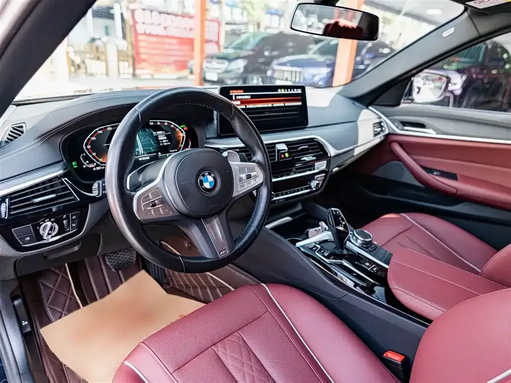 BMW 5 Series — фото 10