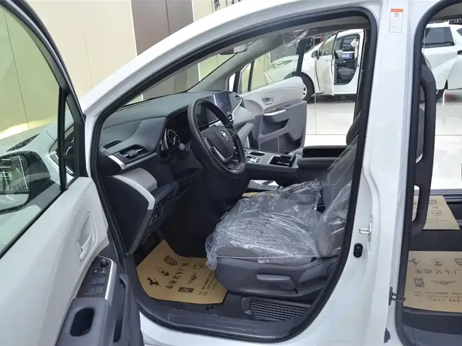 Toyota Granvia 2025 из CN, фото 4