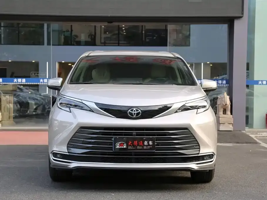 Toyota Sienna — фото 2