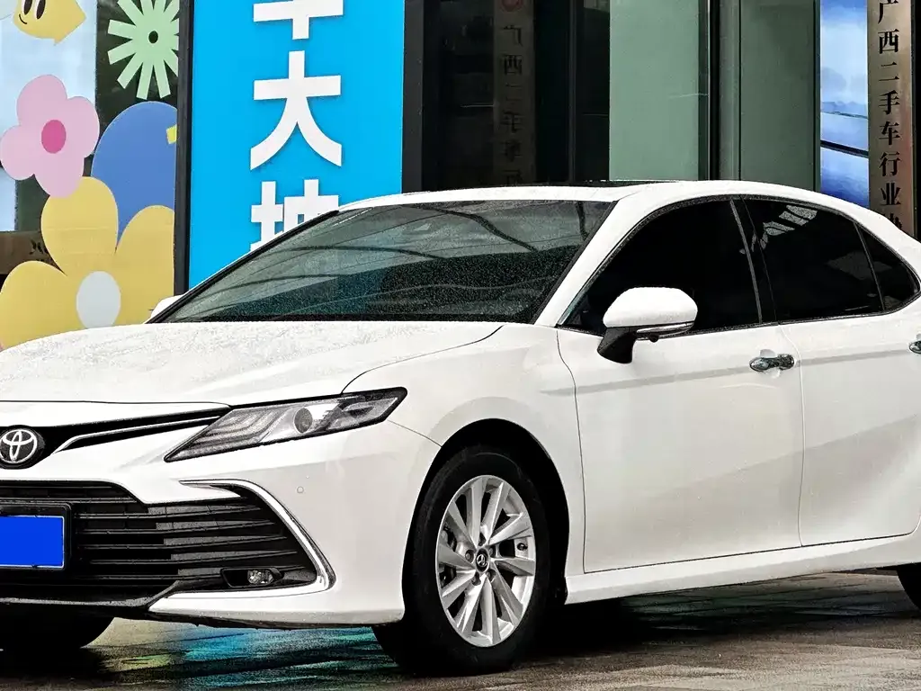 Toyota Camry — фото 3