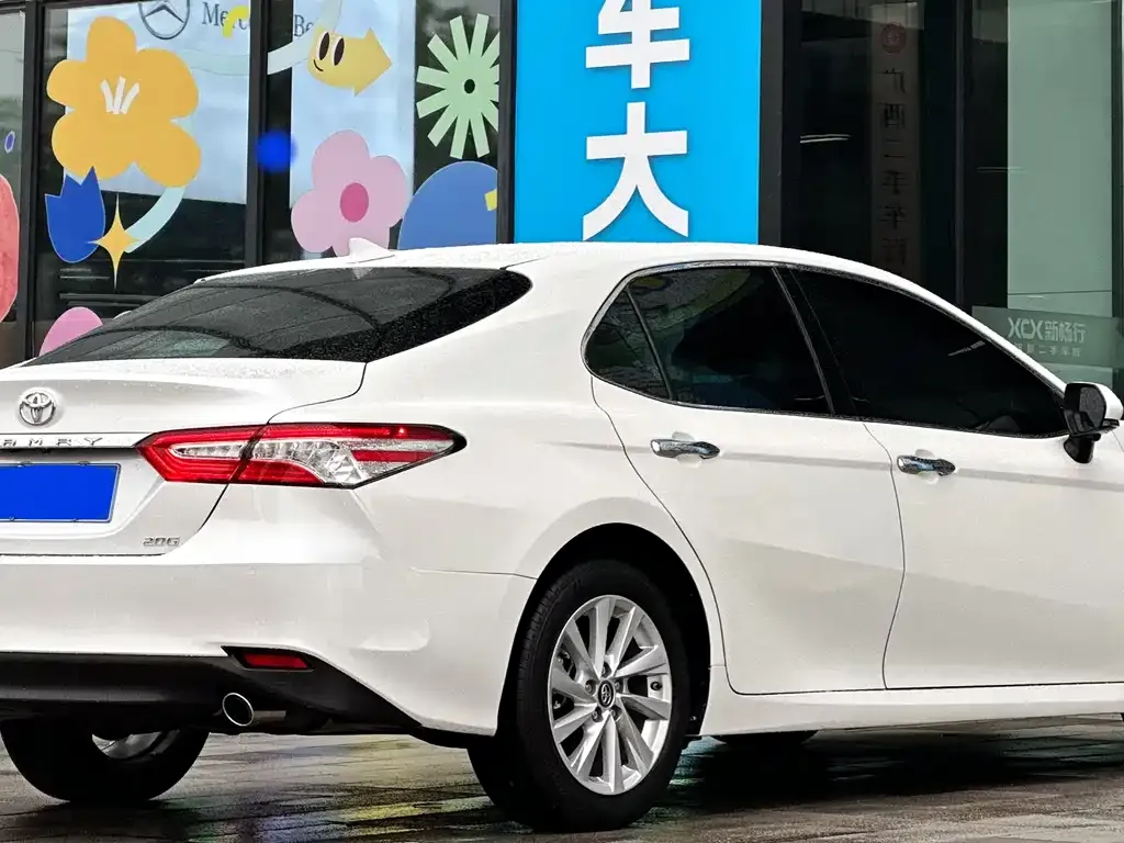 Toyota Camry — фото 9