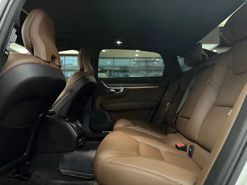 Volvo S90 2023 из CN, фото 5