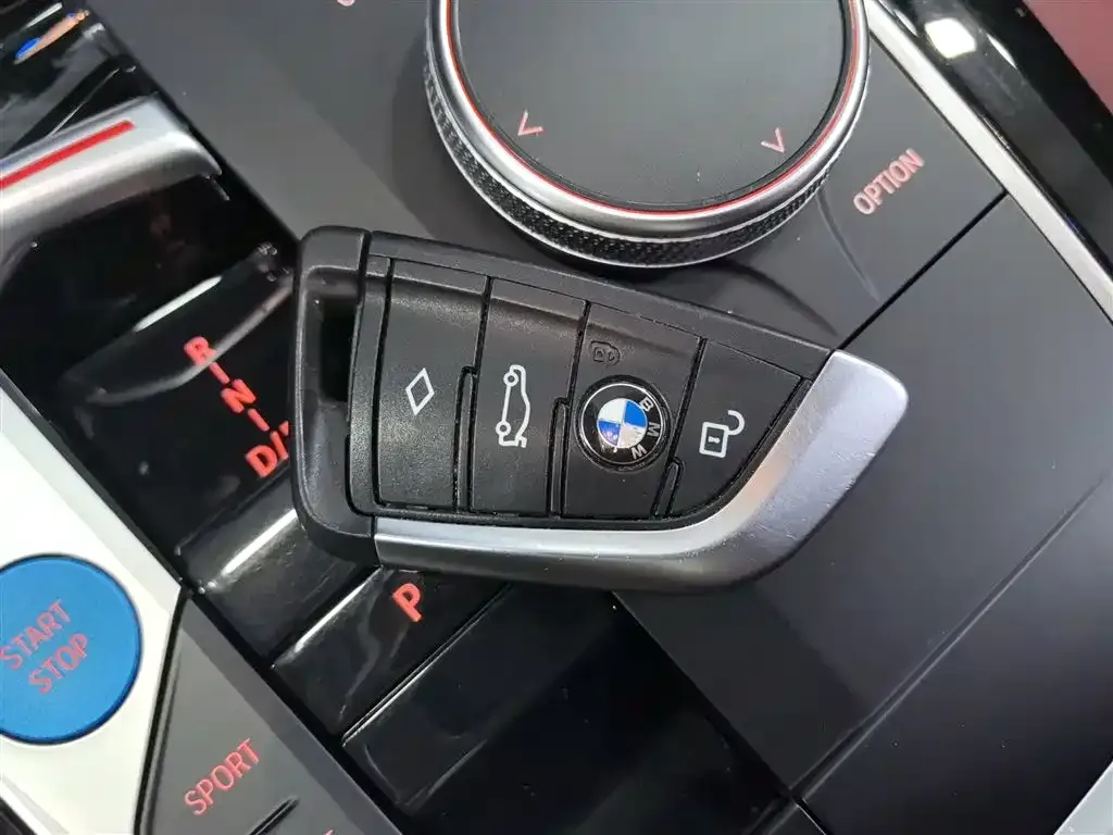 BMW iX3 — фото 9