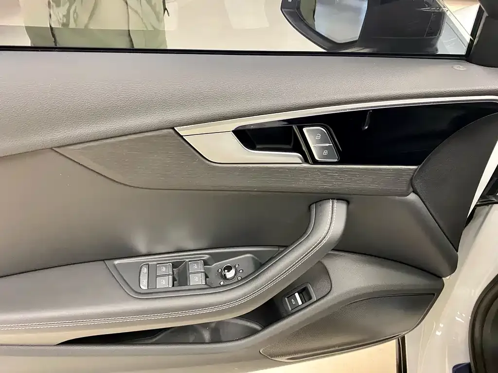 Audi A4L 2024 из CN, фото 10