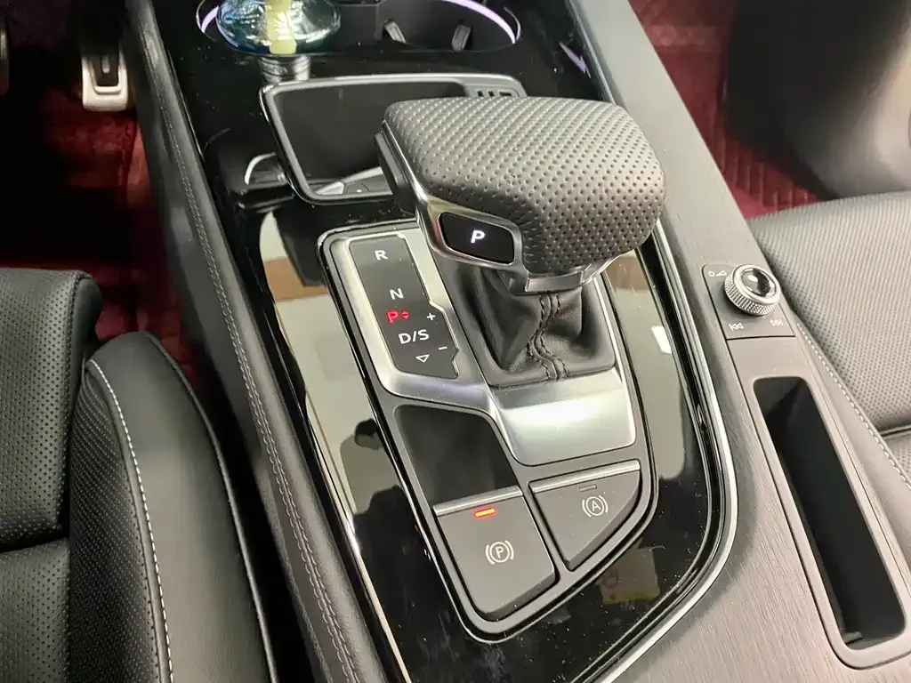 Audi A4L 2024 из CN, фото 7