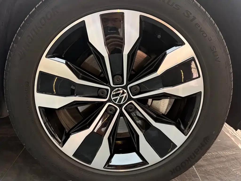 Volkswagen Tiguan L 2023 из CN, фото 2