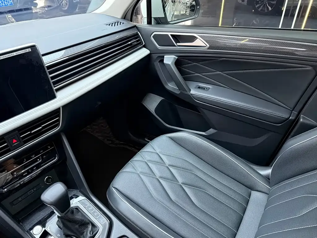 Volkswagen Tiguan L 2023 из CN, фото 4