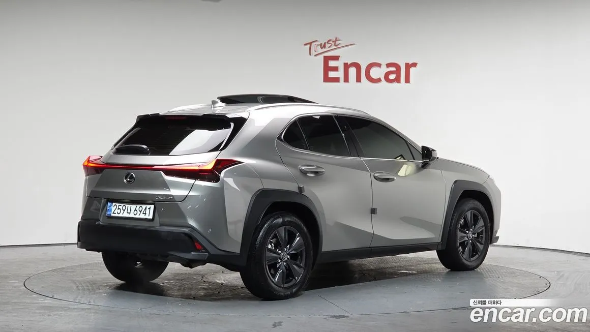 Lexus UX 2024 из KR, фото 2