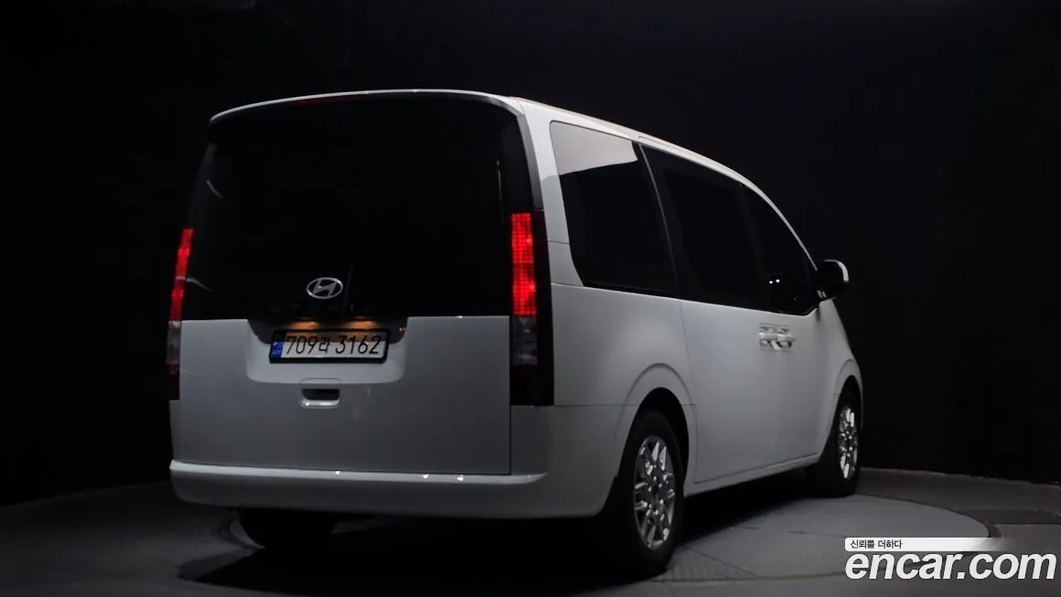 Hyundai Staria — фото 2