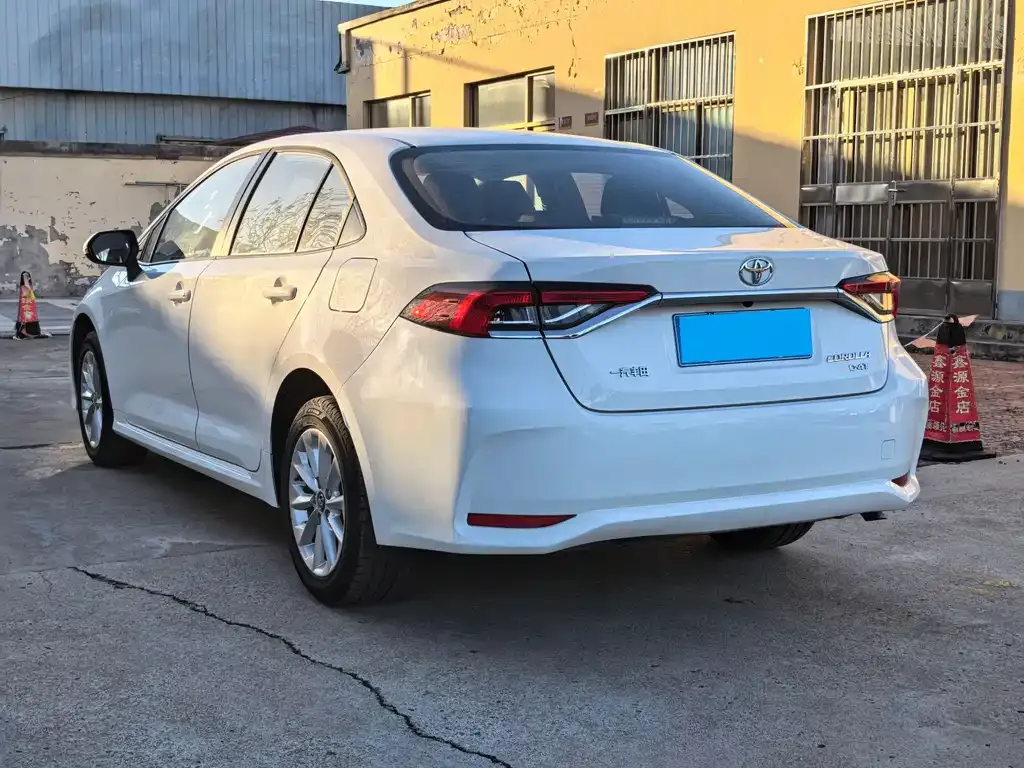 Toyota Corolla — фото 6