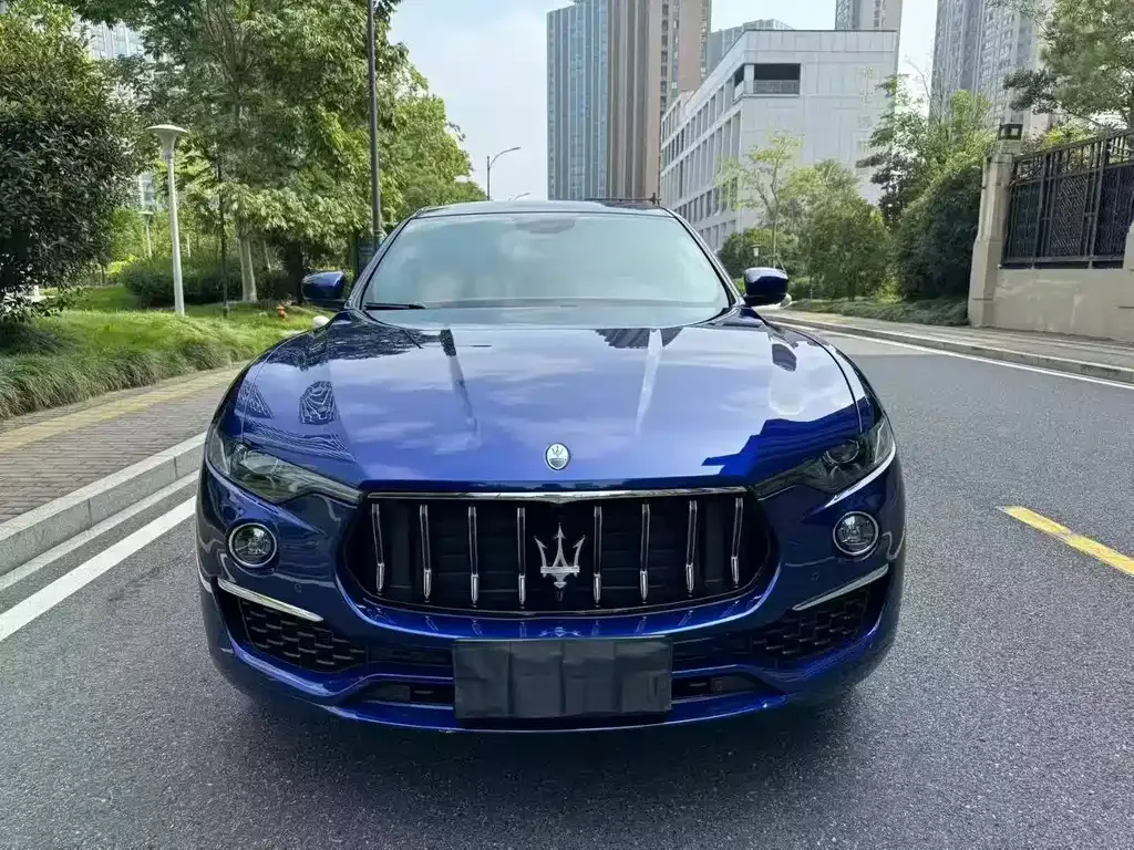 Maserati Levante — фото 1