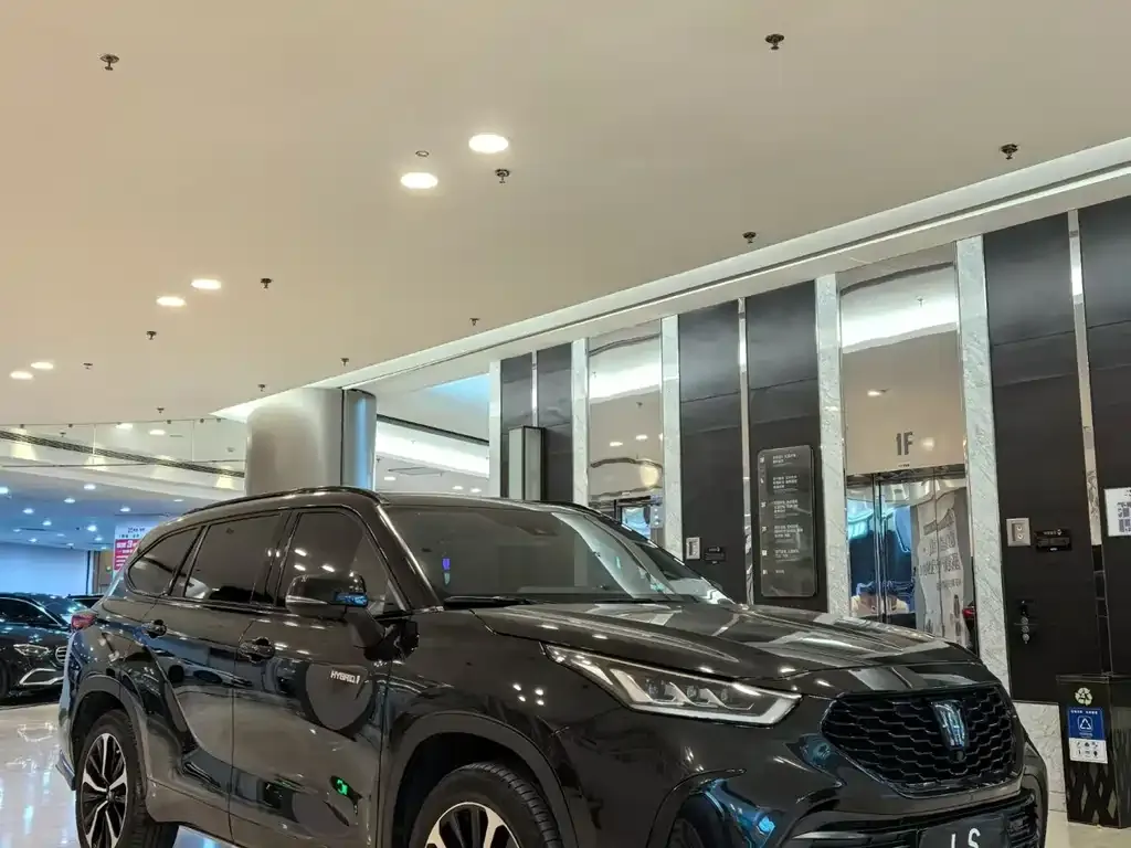 Toyota Crown Kluger 2022 из CN, фото 3