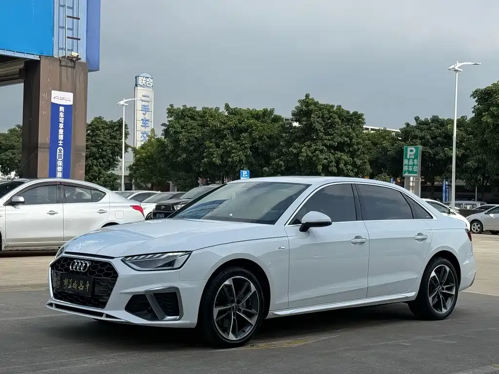 Audi A4L 2022 из CN, фото 1