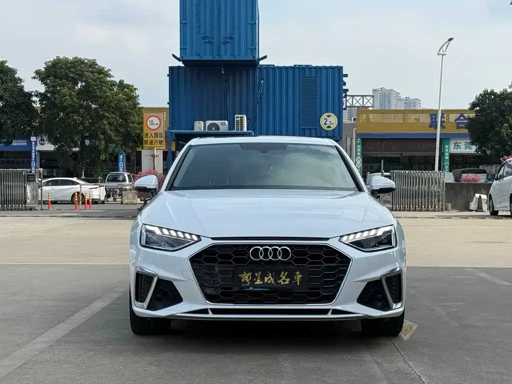 Audi A4L 2022 из CN, фото 2