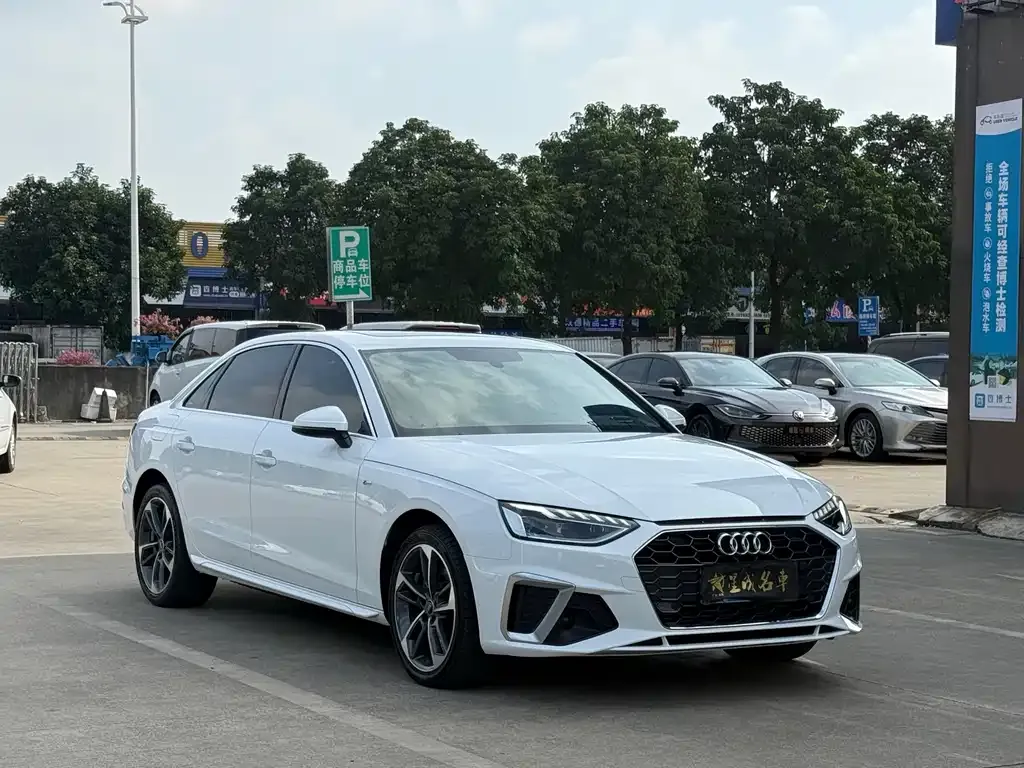 Audi A4L 2022 из CN, фото 4