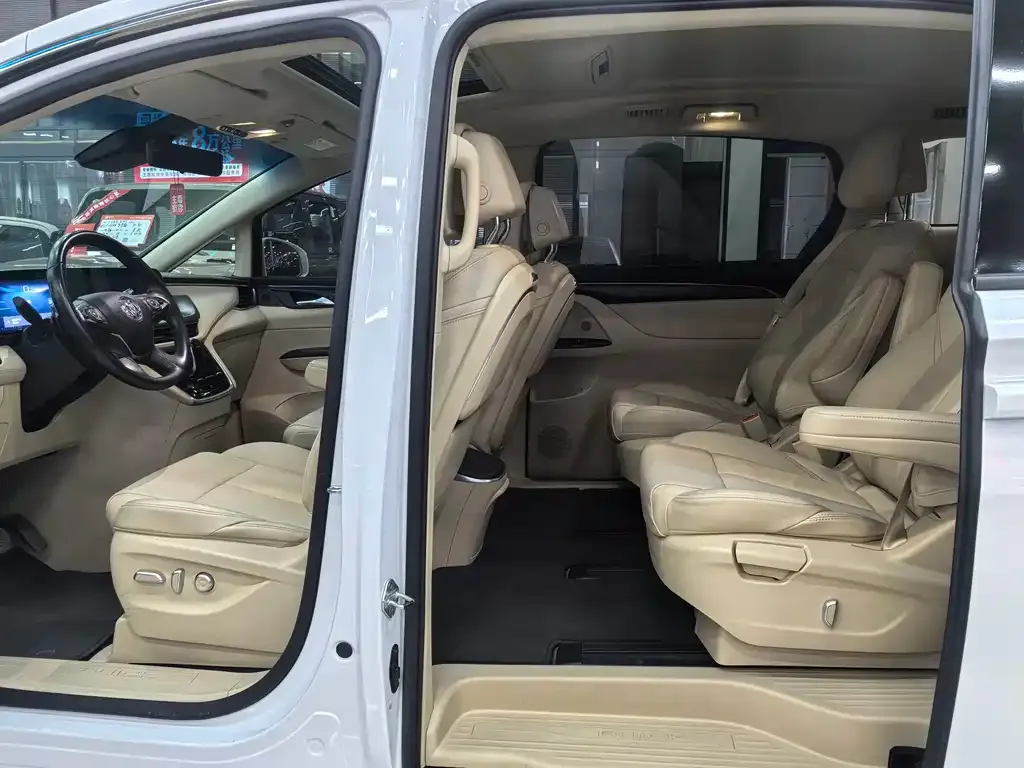 Buick GL8 2023 из CN, фото 3