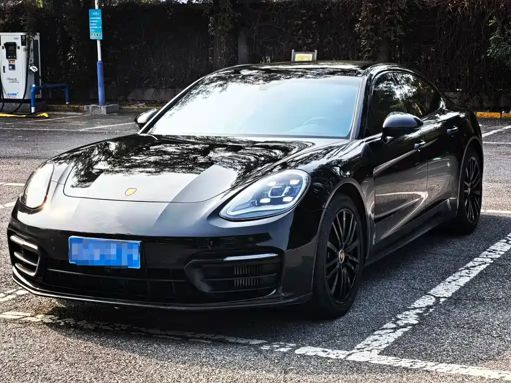 Porsche Panamera — фото 1
