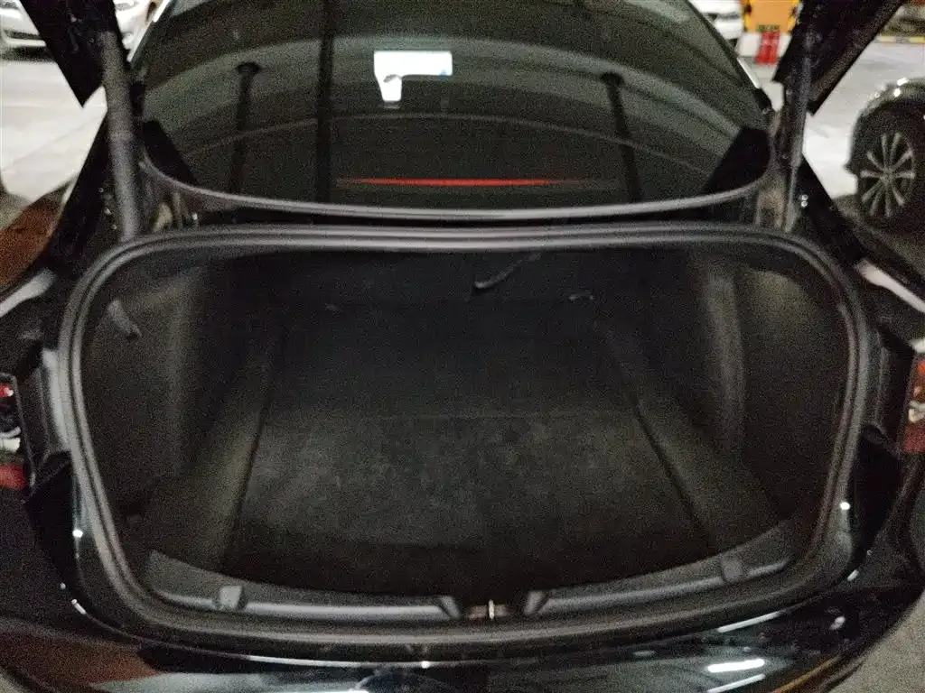 Tesla Model 3 — фото 10