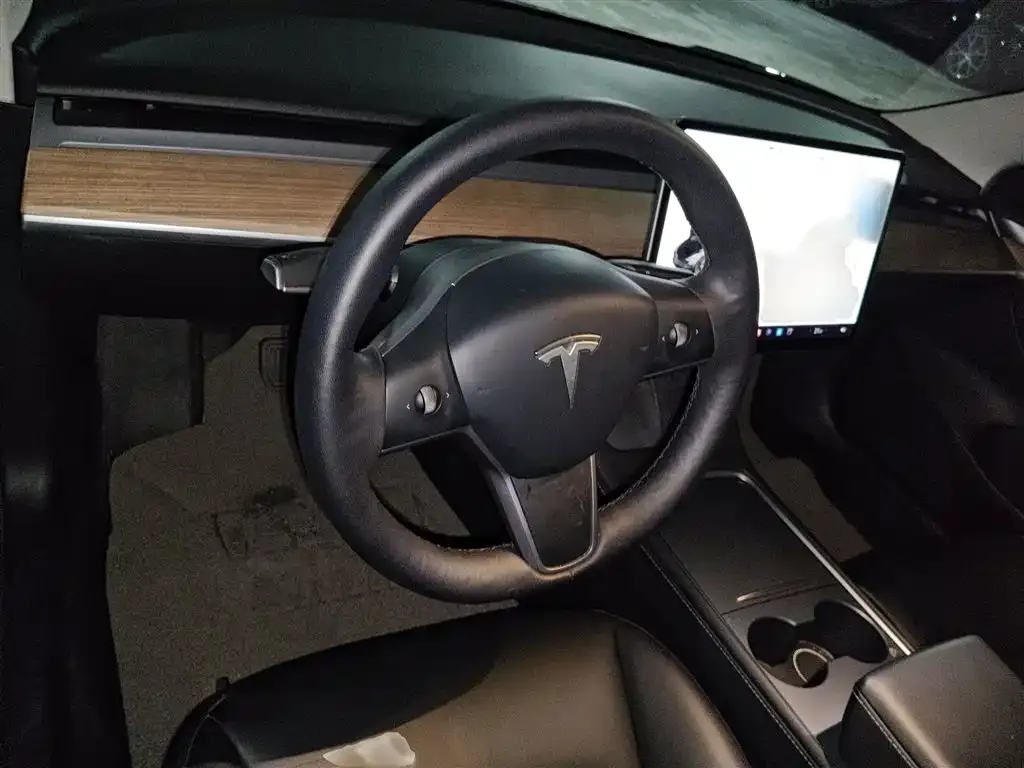 Tesla Model 3 — фото 3