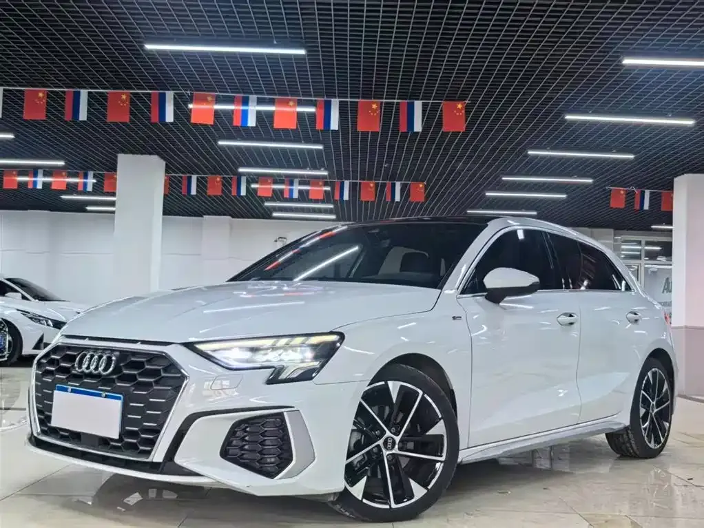 Audi A3 2023 из CN, фото 1