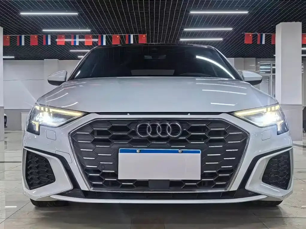 Audi A3 2023 из CN, фото 2